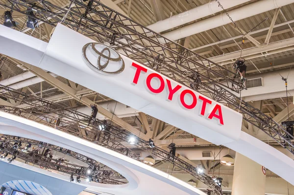 Toyota-Logo auf Automesse — Stockfoto