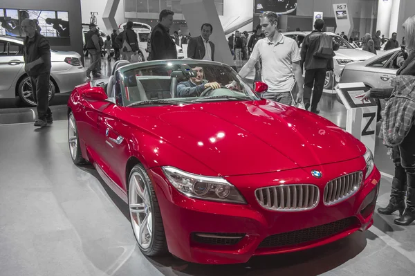 2014 bmw Cabrio czerwony samochód sportowy — Zdjęcie stockowe