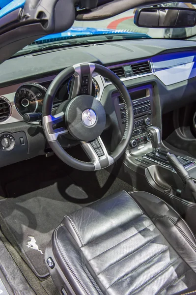 2014 ford mustang converteerbare interieur — Stockfoto