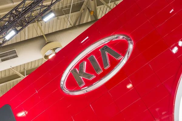 Kia logo op de auto show — Stockfoto