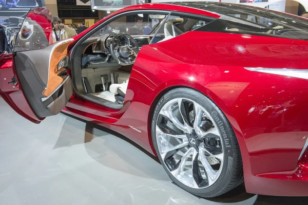 2014 lexus lf-lc samochód koncepcyjny czerwony — Zdjęcie stockowe