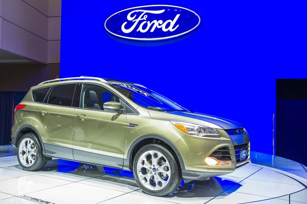 2014 ford escape titanyum suv kamyon yeşil — Stok fotoğraf