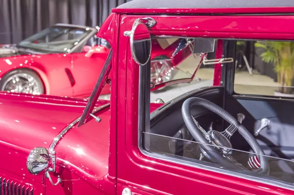 Red classic car at the auto Show — Stock Photo, Image