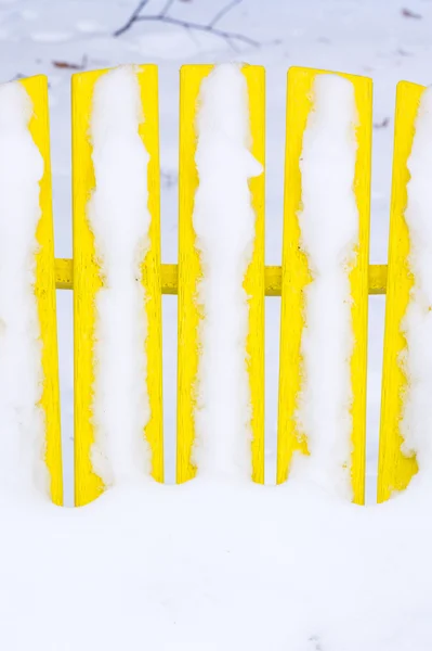 Silla amarilla en la nieve — Foto de Stock