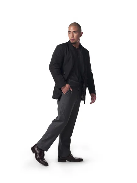 歩くアフリカ系アメリカ人のビジネスマン — ストック写真