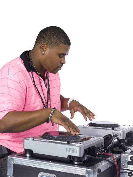 Africano americano hombre jugando música en dj máquina — Foto de Stock
