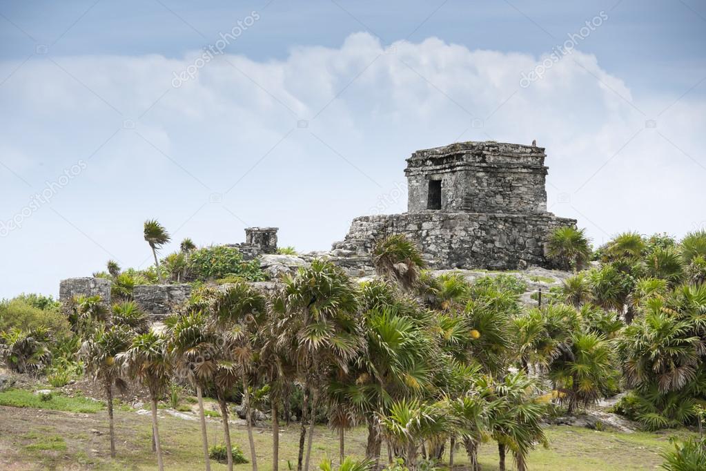ancient mayan ruins in tulum mexico