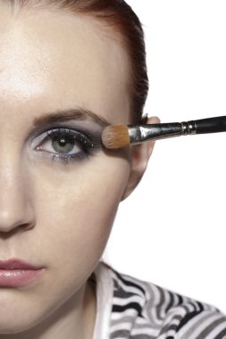 göz makyaj uygulamak