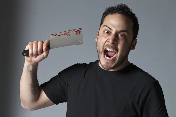 Homme en colère avec couteau de boucher — Photo