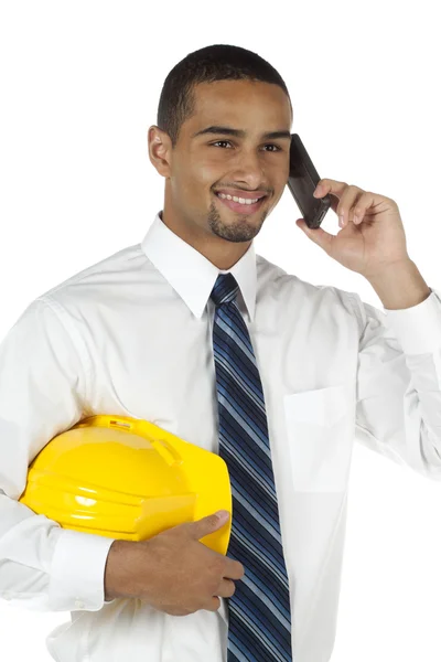 Arquiteto segurando hardhat e falando ao telefone — Fotografia de Stock