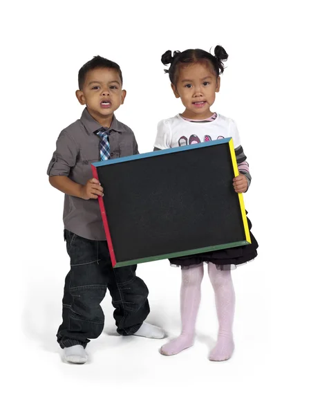 Asiático chico y chica holding chalkboard — Foto de Stock