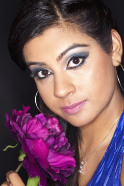 çekici kadın, kırmızı gül