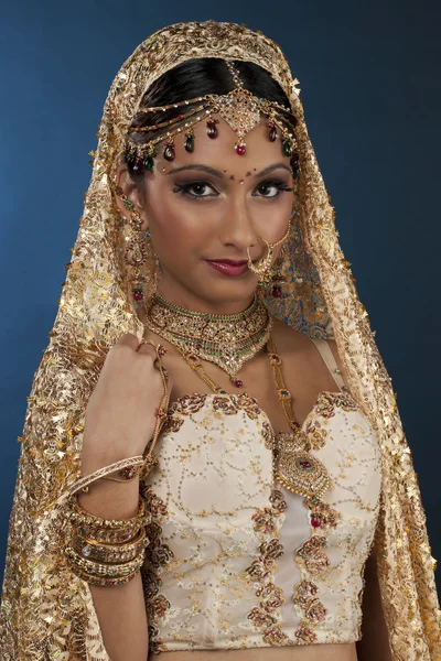 Attractive indian bride — Stock Photo, Image