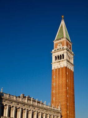 Campanile üzerindeki piazza san marco Venedik