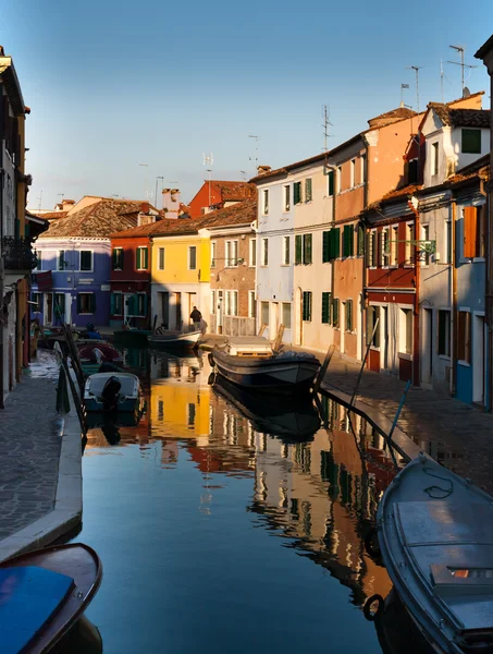 Rumah penuh warna di Burano — Stok Foto