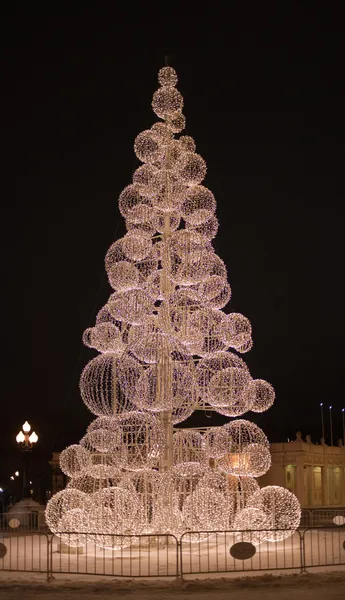 Modern New Year tree at Gorky park. Moscow at night — Stock Photo, Image