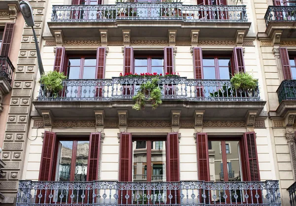 Housefront with windows and balcony.Barcelona — Stock Photo, Image