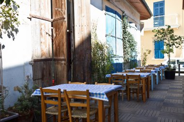 küçük Yunan restoranı.