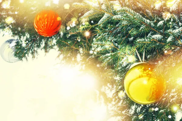 Julgranen Dekorerad Med Färgglada Leksaker Nyårskort — Stockfoto