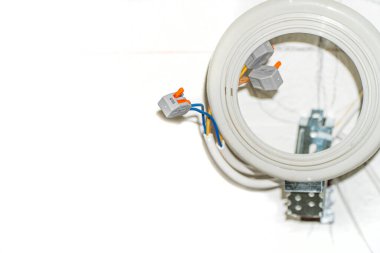 Yalıtımlı elektrik kabloları. Bir eve ya da daireye elektrik dağıtımı. - Güvenlik. Tamir sırasında evde ya da dairede kablolama. 