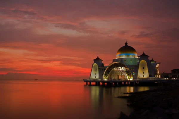 Schöne Moschee im Morgengrauen Stockbild