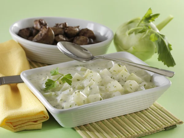 Sour creamed kohlrabi cream with roasted chicken liver — Stock Photo, Image