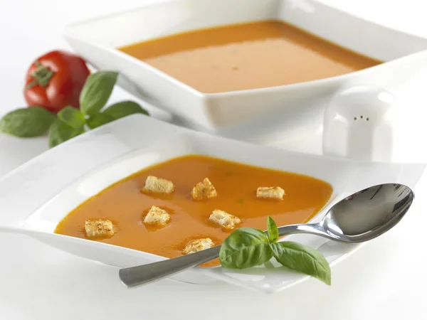 Sopa de tomate con albahaca Fotos De Stock Sin Royalties Gratis