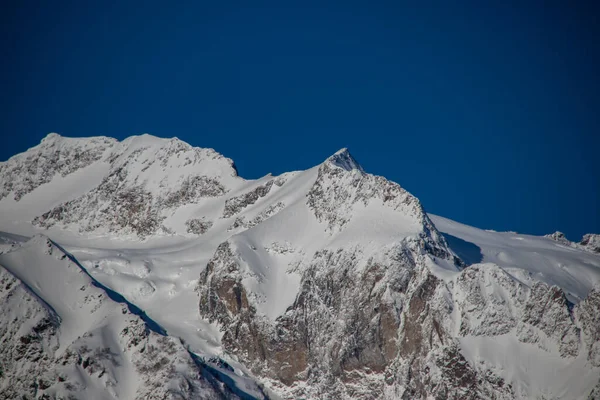 Snowy Caucasus Mountains Peaks Clear Blue Sky — Stock Photo, Image