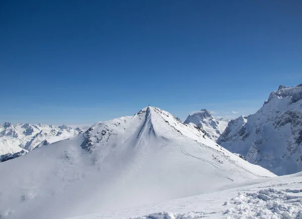 Homem Com Snowboard Topo Montanha Branca Nevada — Fotografia de Stock