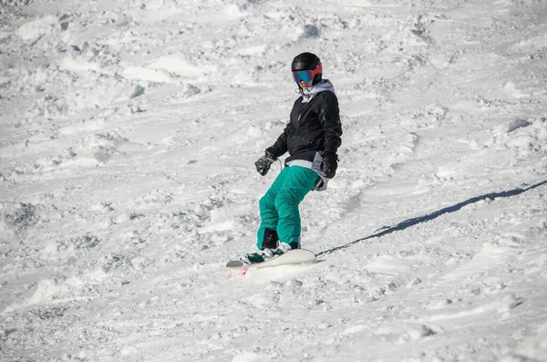 Girl Snowboard Rides Side Mountain — Stock Photo, Image