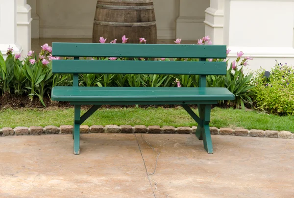 Groene houten stoel. — Stockfoto