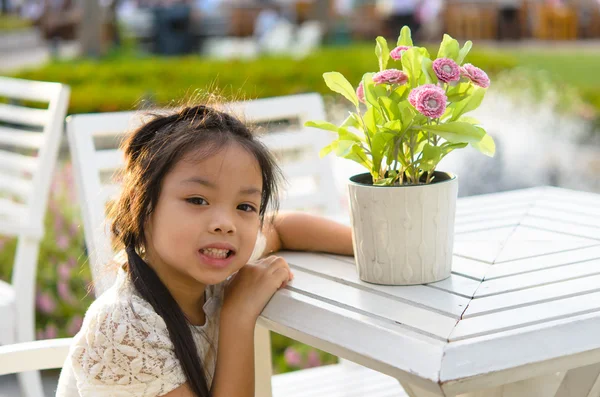 Girl with flowers. — Stock Photo, Image