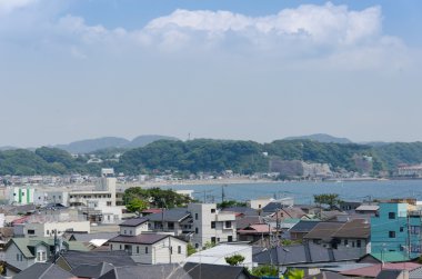 Deniz kenarında ev.