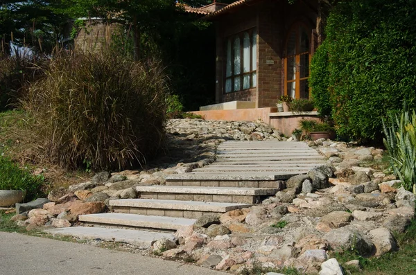 Parktaki yol..