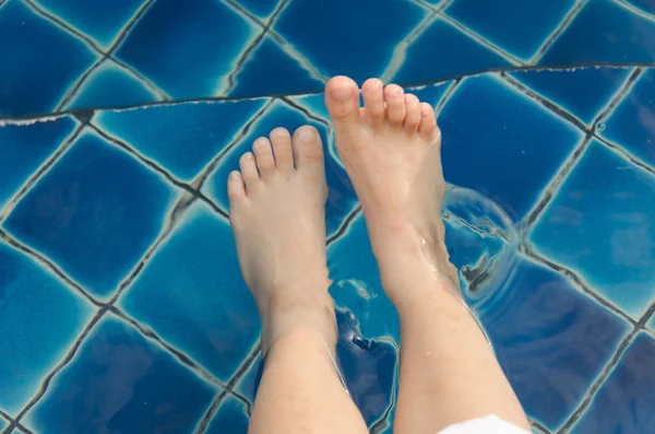 Fuß in Wasser getränkt. — Stockfoto