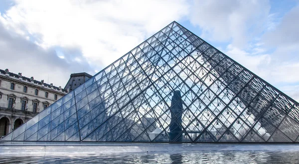 Muzeum Louvre v Paříži — Stock fotografie