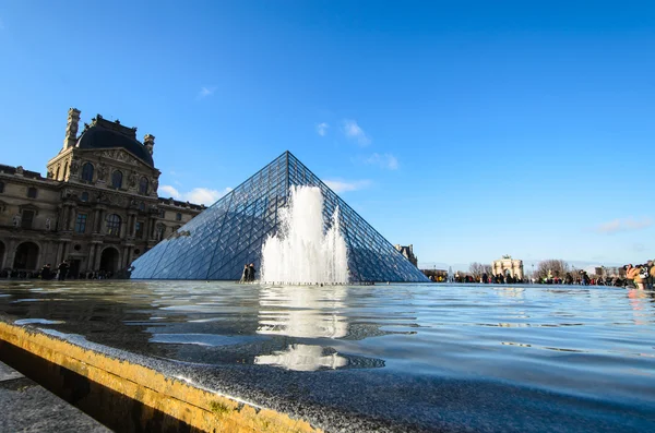 Louvren museum i Paris — Stockfoto