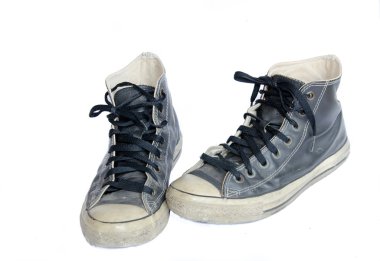 siyah spor ayakkabı