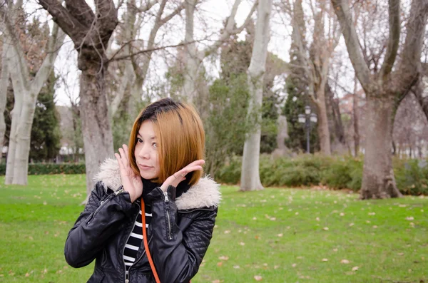 Asian woman in garden — Stock Photo, Image