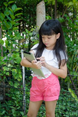 çocukları bilgisayar tablet