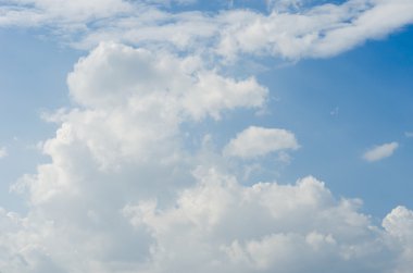 bulutlar ve gökyüzü