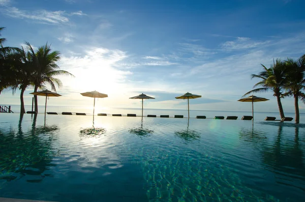 Pool and sea — Stock Photo, Image