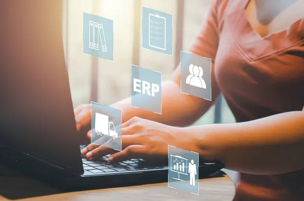 Enterprise Resource Planning Erp Dokumenthantering Koncept Ikoner Virtuella Skärmen Hands — Stockfoto