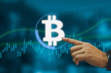 Eller gelecekte takas için bitcoin engelleme kripto para birimine dokunuyor. Dijital para değişimi teknolojisi küresel ağ bağlantıları arka plan kavramı.