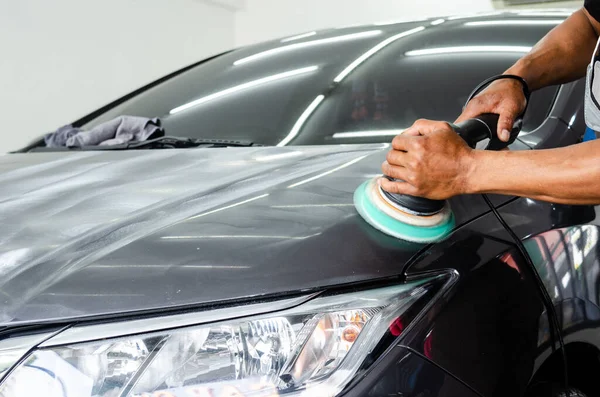 Man Working Polishing Coating Cars Polishing Car Help Eliminate Contaminants — Stock Photo, Image
