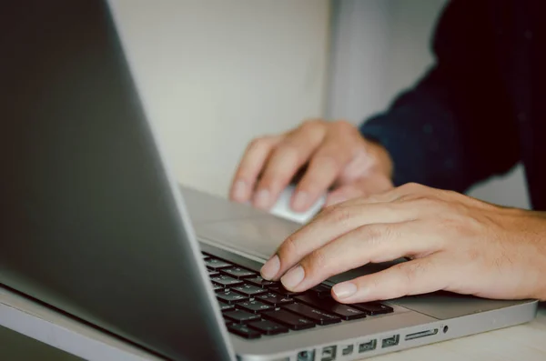 Man Hand Using Computer Type Keyboard Find Information Internet Social —  Fotos de Stock