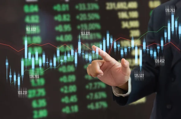 商人用手摸数字屏幕用外汇图表指示 股票市场交换图表和图表 商业金融概念 — 图库照片