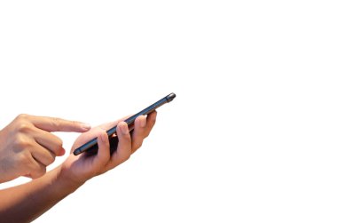 Beyaz arkaplanda izole edilmiş akıllı telefonu tut.