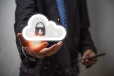 İş adamları Cloud güvenlik kilidi siberi, önemli aygıtların önemli bir güvenli cihaz korumasıdır. Yedek veri gizlilik veritabanı yükleyin. Veri hırsızlığı önleme kavramı.