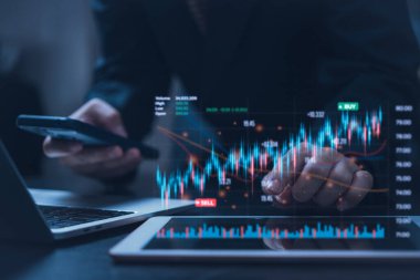 Sanal ekran grafiği borsa göstergesine dokunan işadamı döviz borsası finans yönetimi forksu. ticari kar grafiği ticaret büyüme endeksi ekonomisi kavramı.